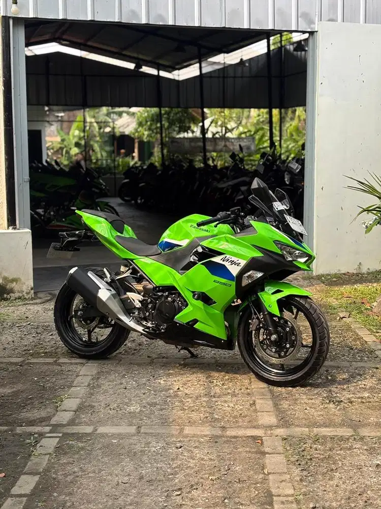 NEW NINJA 250 KRT ABS KEYLESS SUPER LIKE NEW