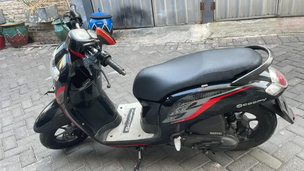 Scoopy tahun 2019 hitam