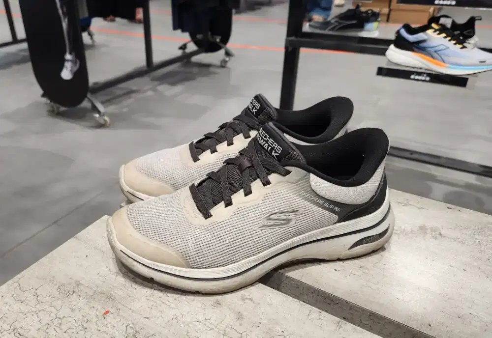 SKECHERS Sepatu GO WALK ARCH FIT 2.0 Original 2nd masih bagus