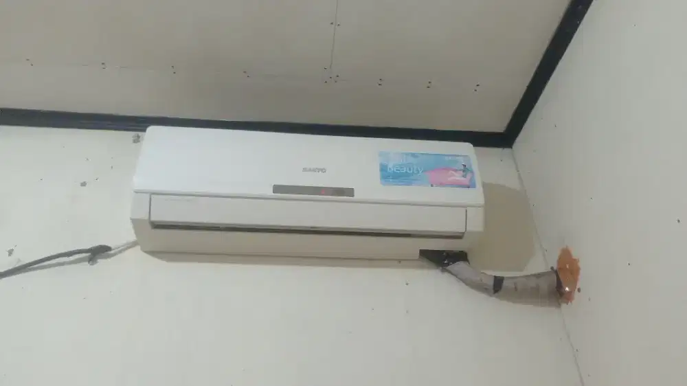 AC Sanyo 1/2 Pk Pakai Sendiri