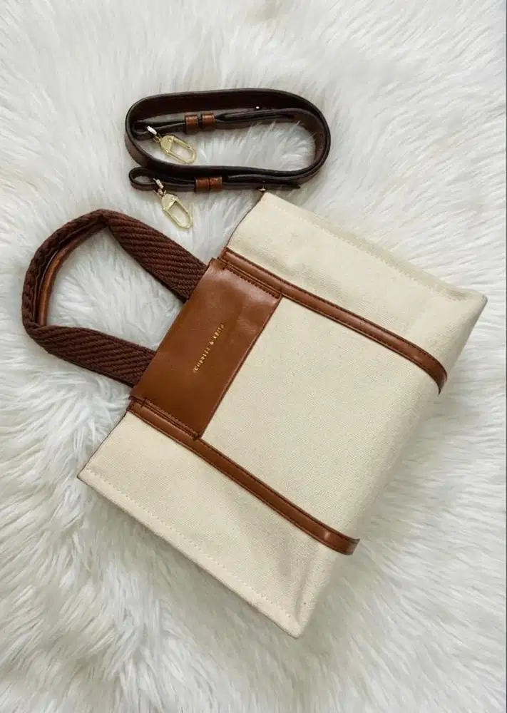 Tas Canvas Charles & Keith