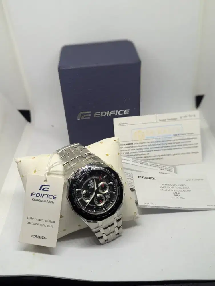 Casio Edifice tipe EF-540D-1AVUDF dengan nomor modul 2711.