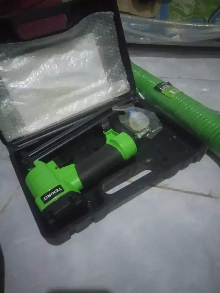 Mesin tembak paku angin