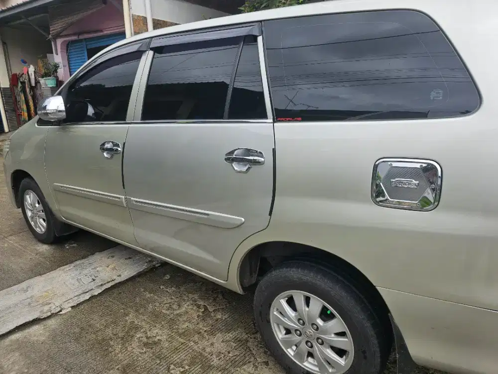 Innova type E - MT (2014)