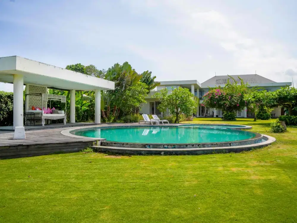 Villa view pantai di tepi pantai