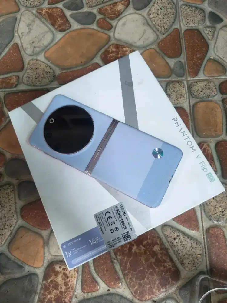 Phantom V Flip 5G 8/256Gb