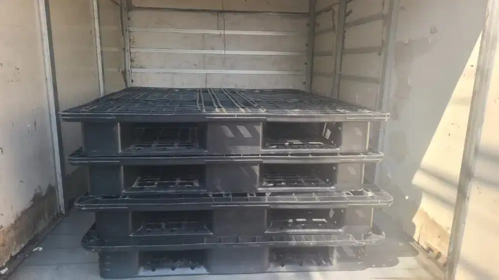 Pallet plastik bekas untuk barang berat