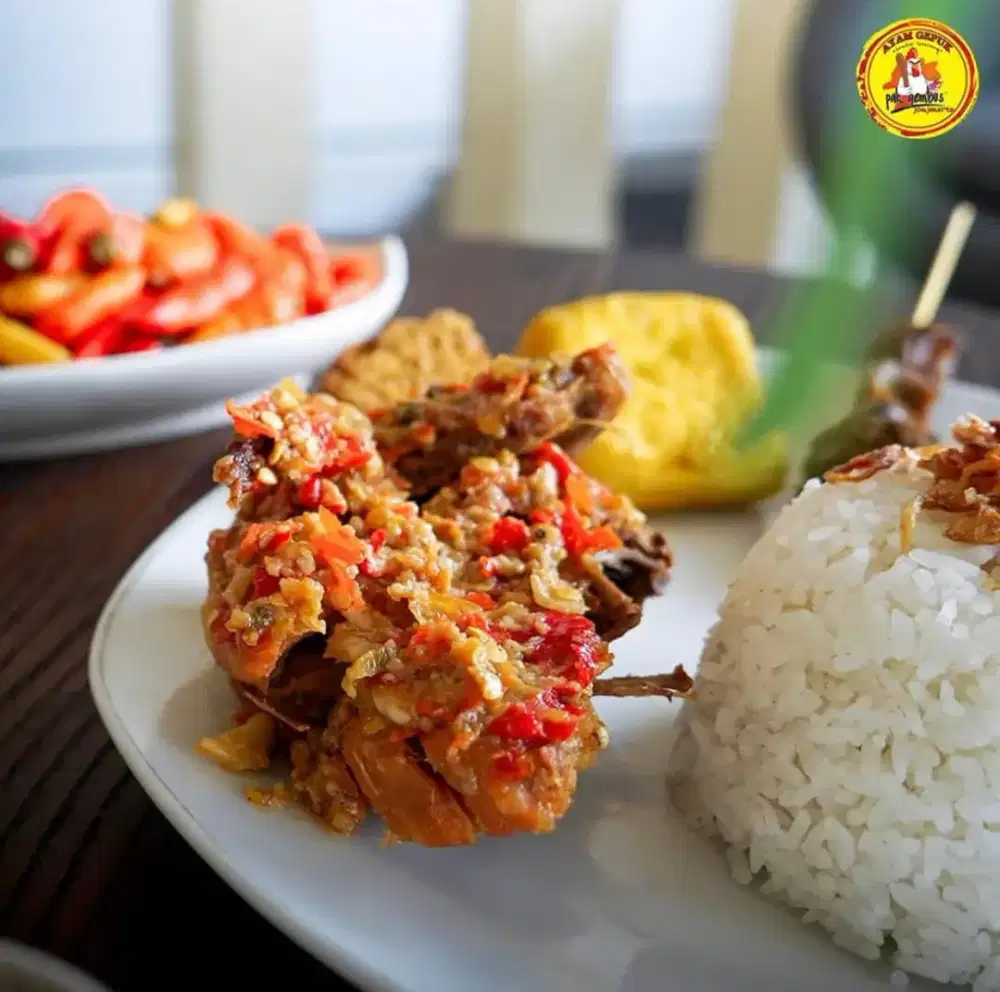 DIBUTUHKAN KARYAWAN AYAM GEPUK PAK GEMBUS