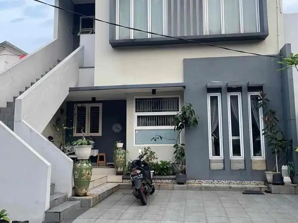 Dijual Tumah Dekat Tol di Kencana Loka BSD