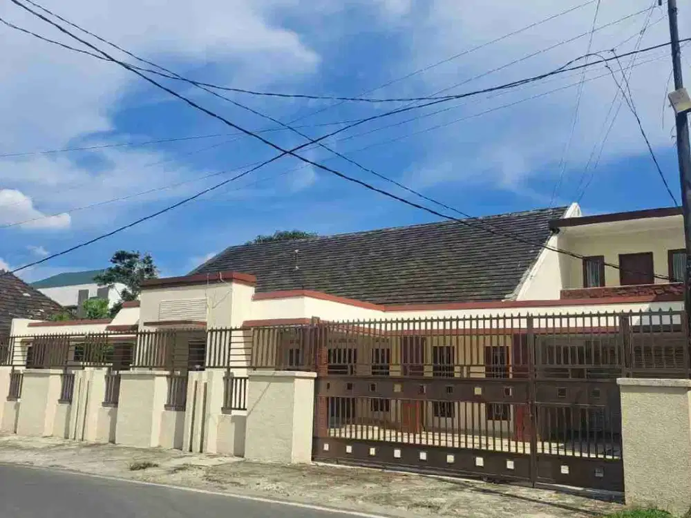 Disewakan Rumah Tinggal cocok untuk Kantor lokasi strategis