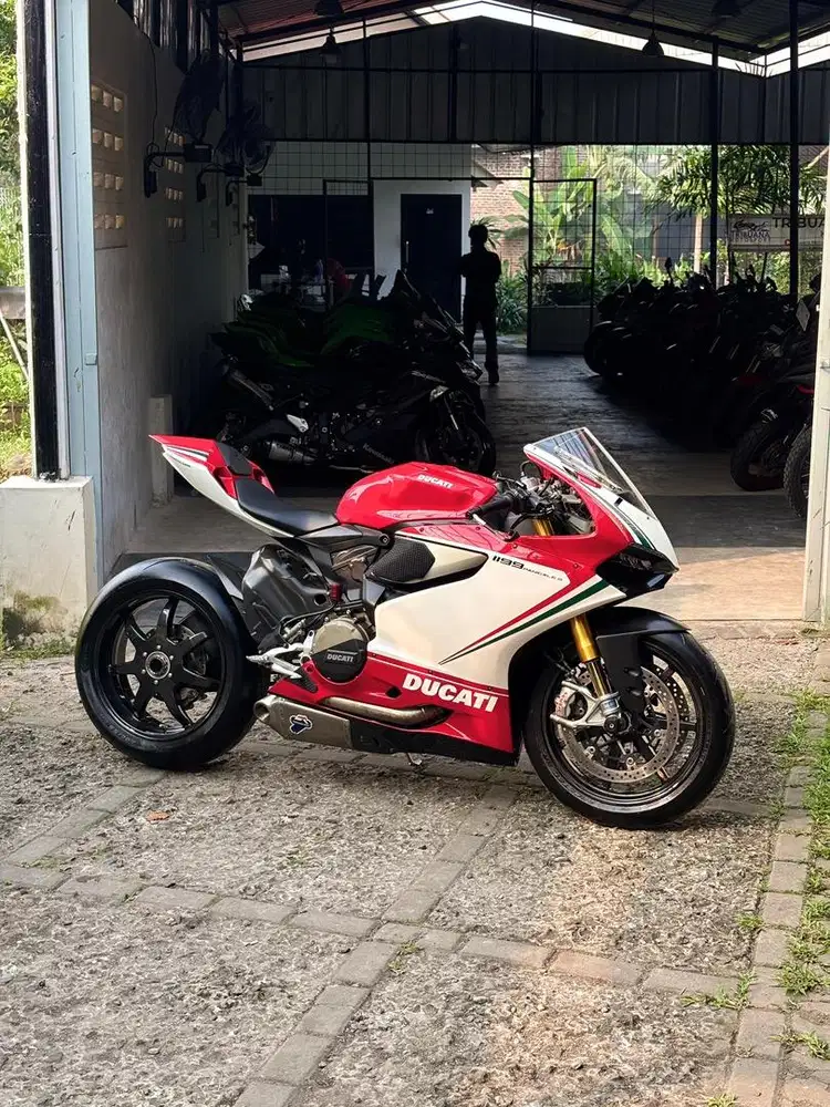 DUCATI 1199 PANIGALE S TRICOLORE FULL SPEK