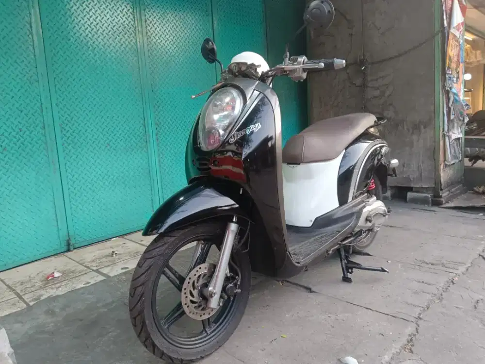 scoopy 2011 karbu mesin sehat  bagus mulus