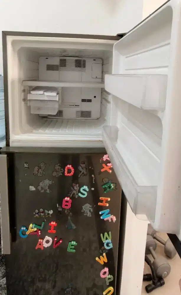 Kulkas Sharp 2 pintu second masih bagus