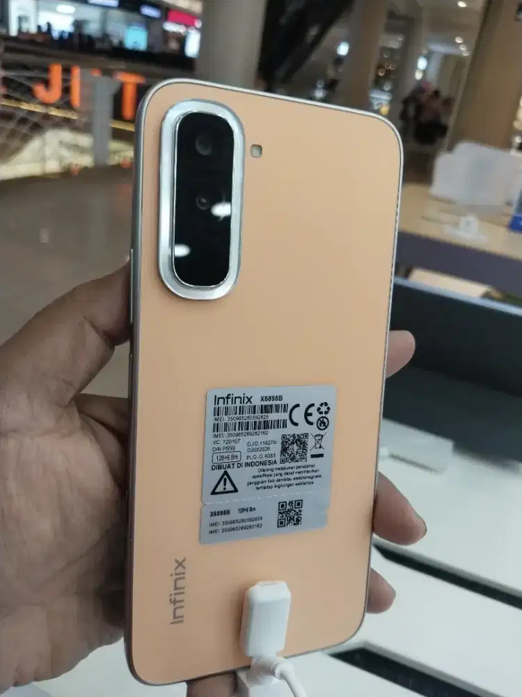 Infinix Hot  70 Baterai Besar Bisa Kredit
