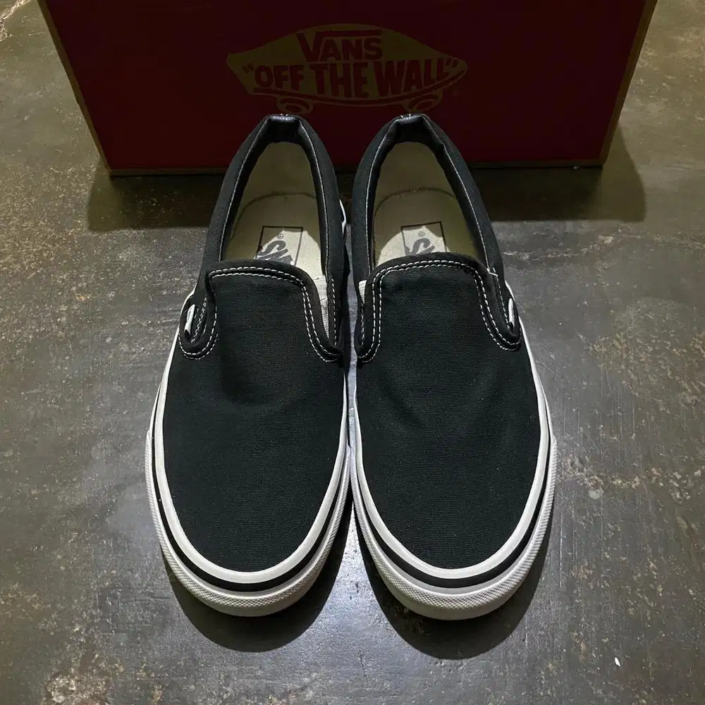 Sepatu Vans Slip on Black - Size 38 - Sneakers hitam