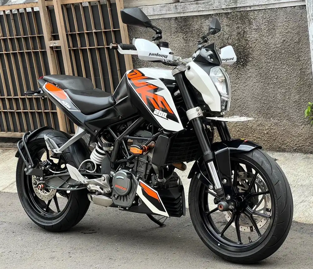 KTM Duke 200 Low KM mulus no minus putih 2017