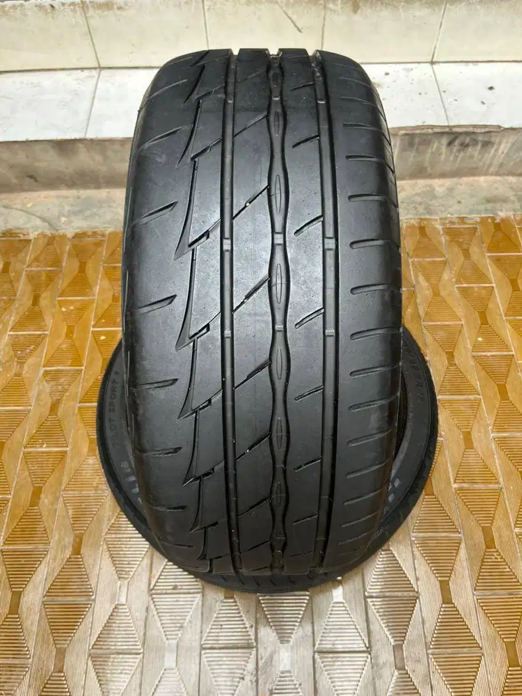 Ban Bridgestone Potenza Adrenalin RE003  235 50 r18  1Pcs