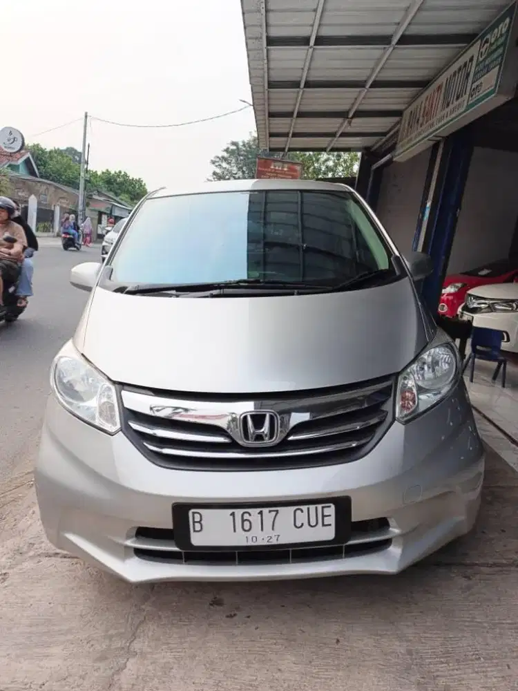 HONDA FREED SD 2012