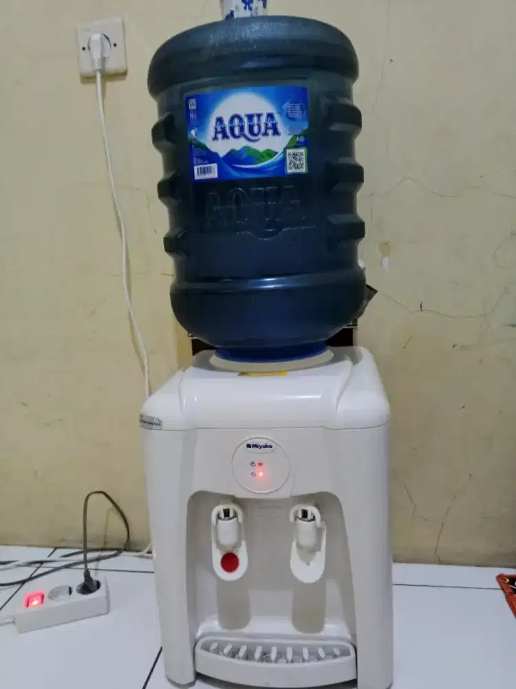 Di jual dispenser sama galon nya