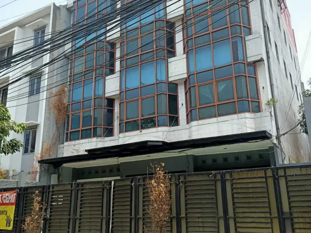 Di jual ruko / gedung daerah Salemba tengah Jakarta pusat