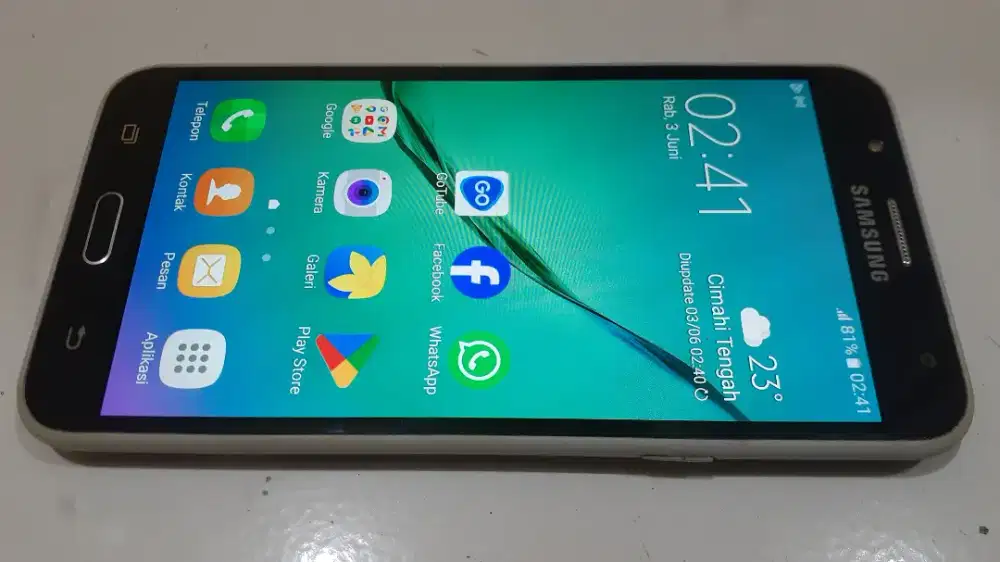Samsung galaxy J7 2015 4G 2/16 layar 5.5 inchi