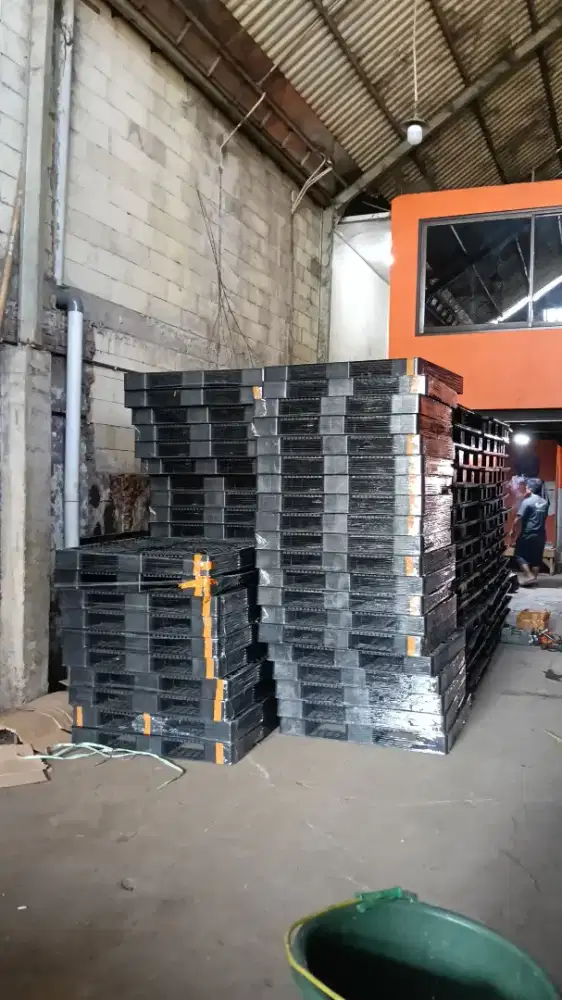 Pallet plastik bekas siap warehouse