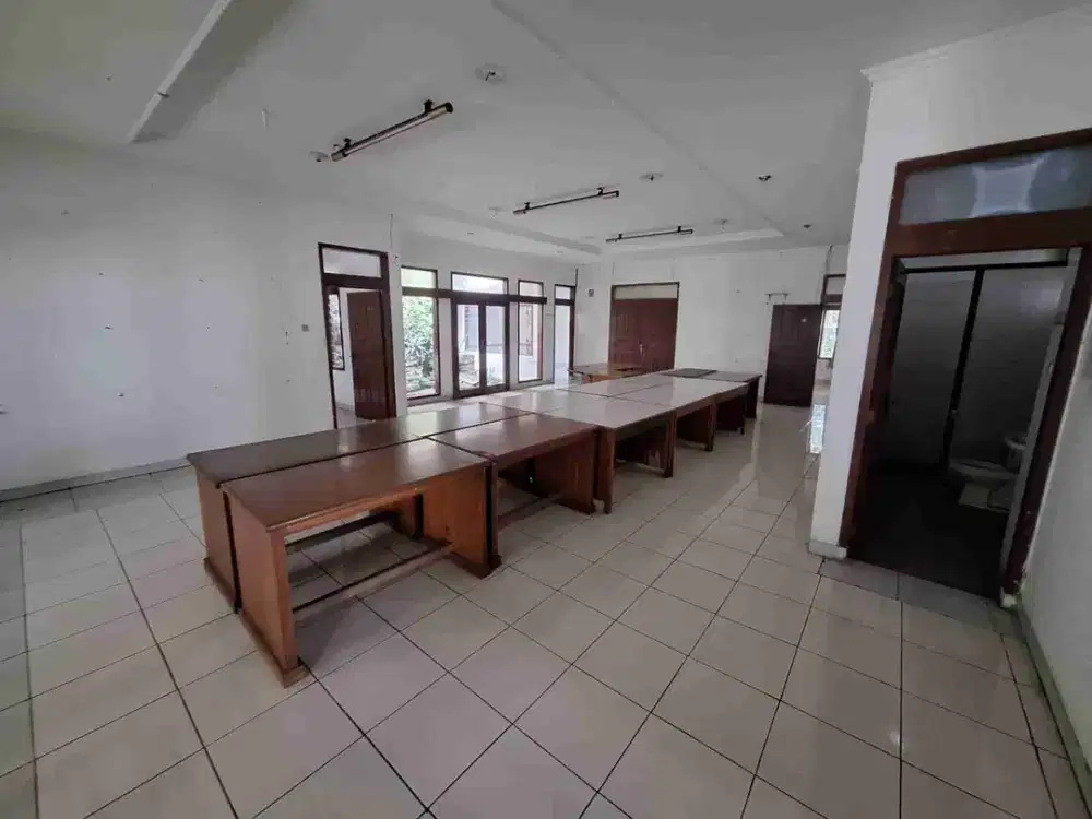 Disewakan Rumah Besar cocok untuk Kantor,Bimbel atau Klinik Di Sayap Riau