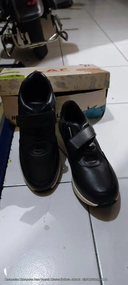 SEPATU BUAT ANAK
