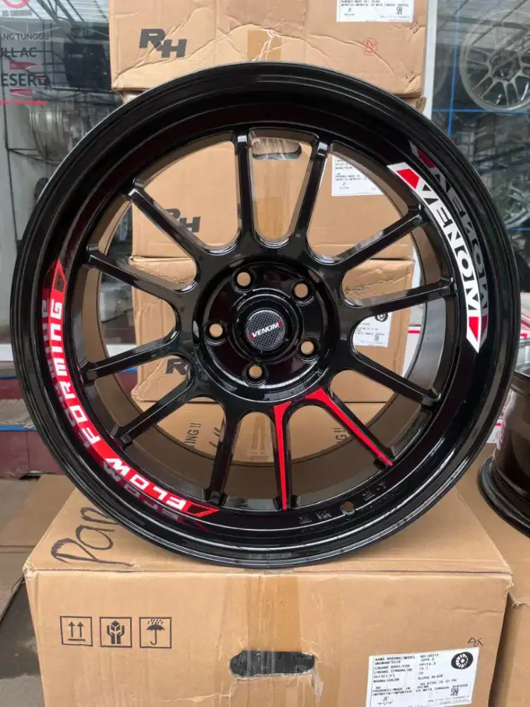 Venom 5 ring 18 lebar 9 pcd 5x114,3 ET 20 innova reborn zenix