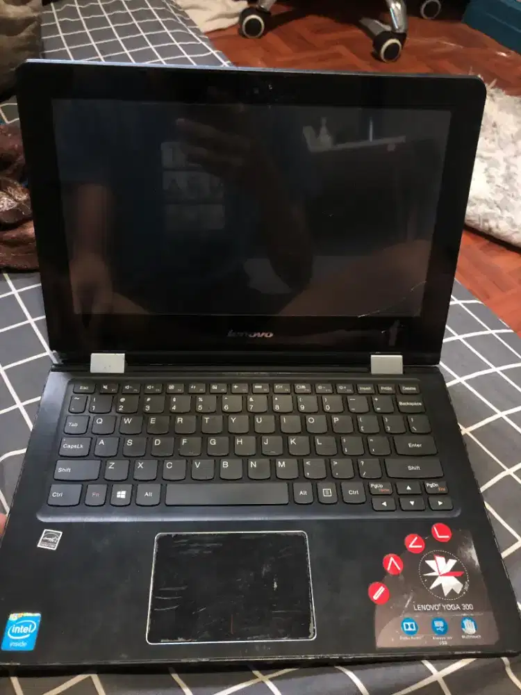 Laptop lenovo yoga 300