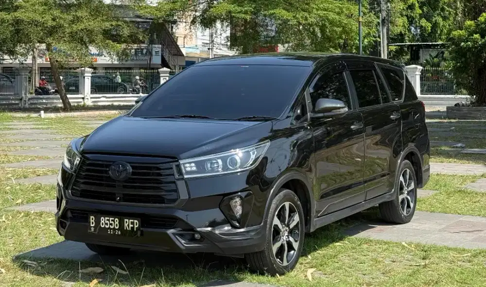 Innova Venturer Diesel 2.4 AT