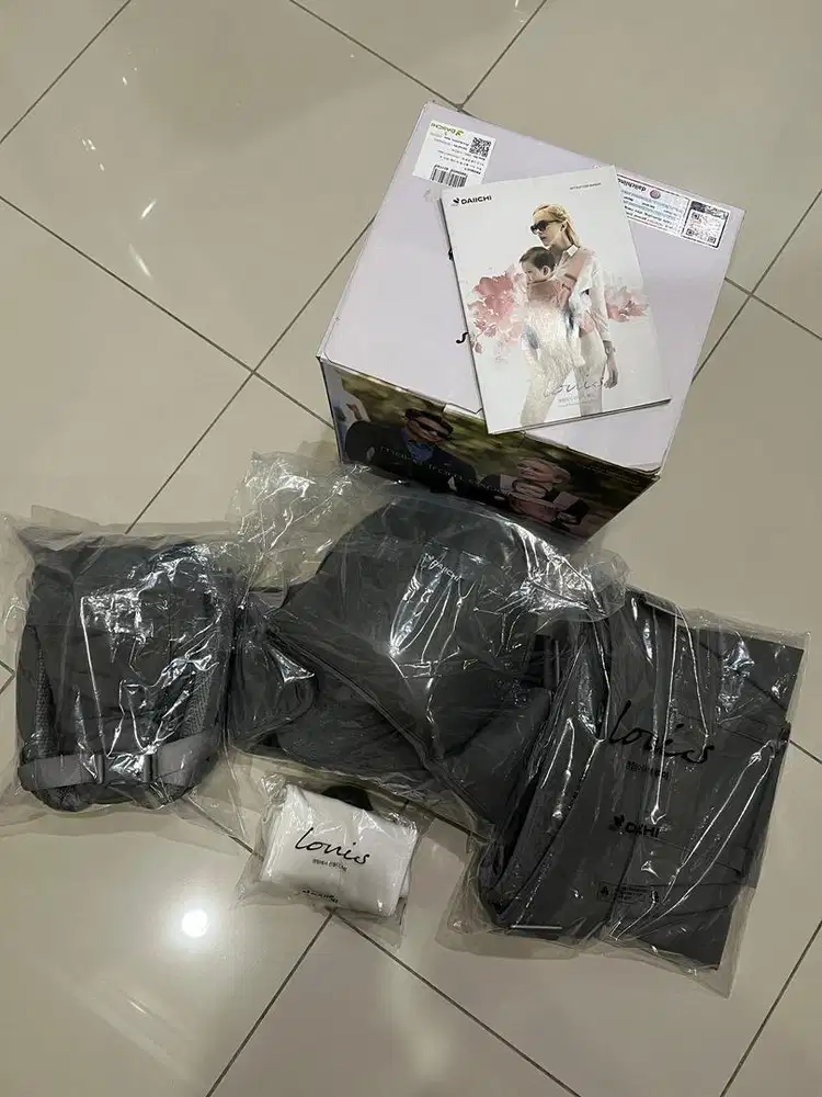 Preloved DAIICHI LOUIS 3 All-in-One Baby Carrier, Gendongan Bayi