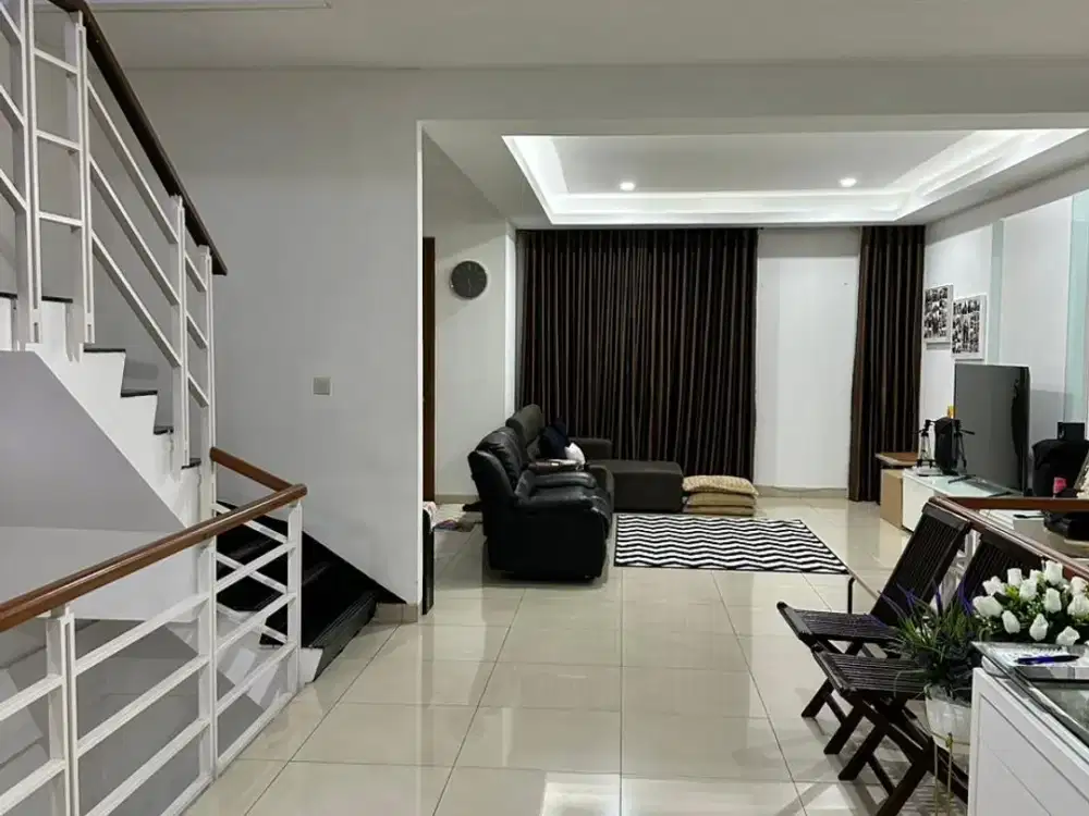 Rumah Townhouse 3 LT di Komplek Istana Pasteur Regency