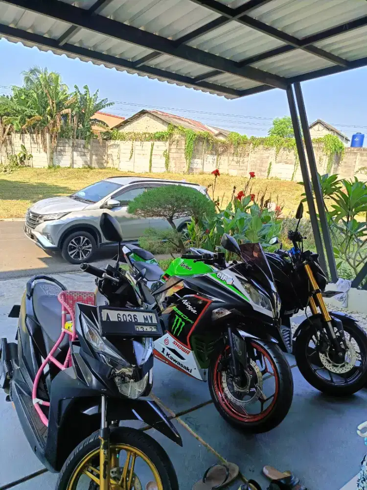 Jual 2 motor Ninja 250 FI 2014 anniversary  ABS  + Yamaha xabre 2016