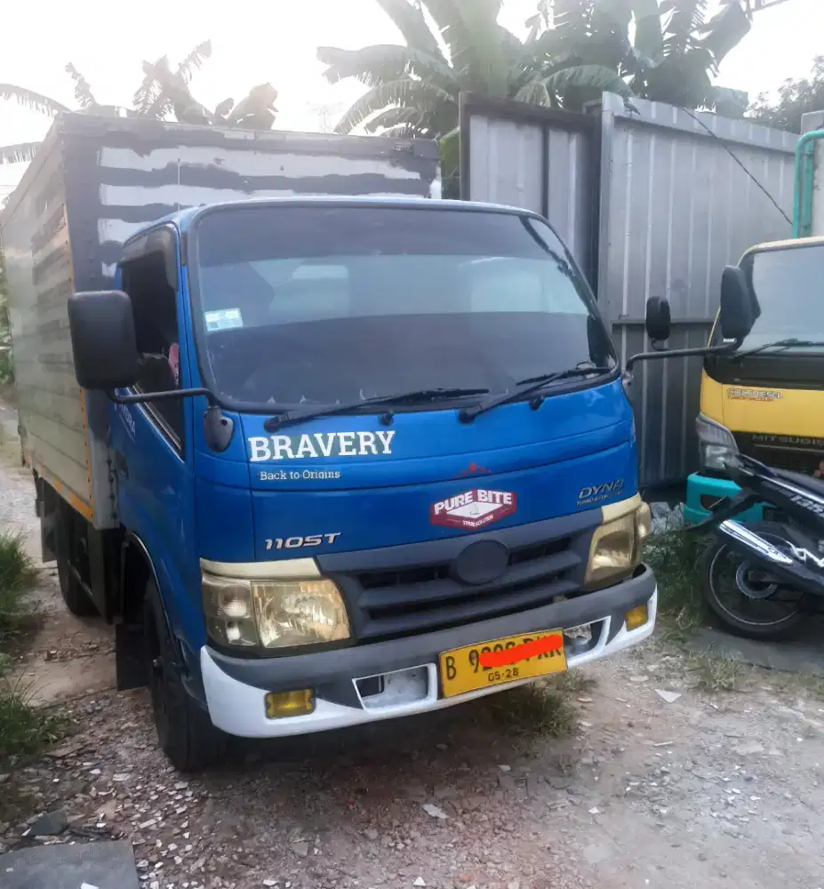 Toyota Dyna engkel box th 2013 power steering