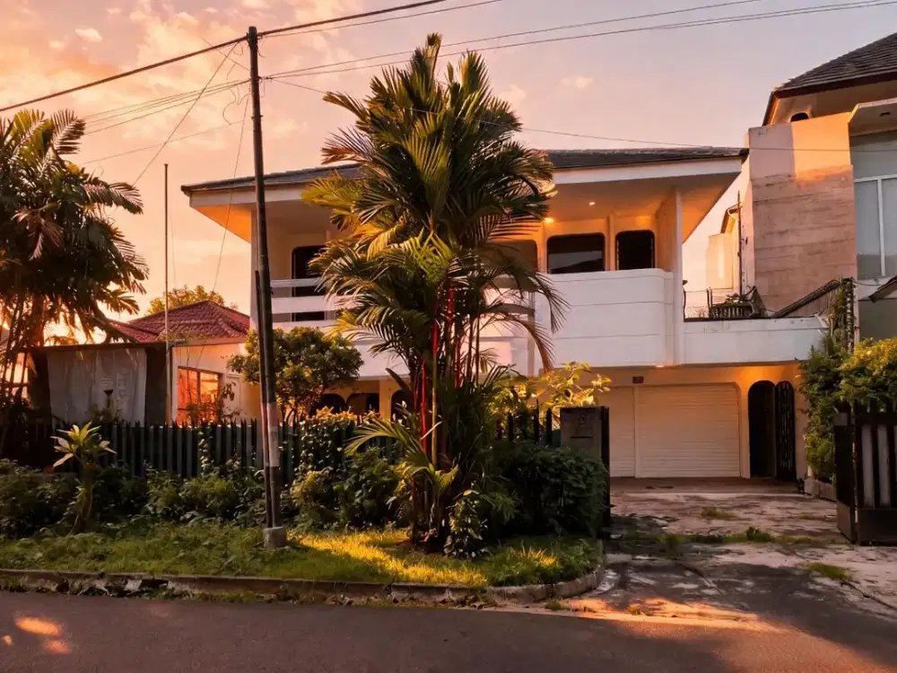 LXMMT 0193 Dijual Rumah Bagus Siap Huni Dengan Backyard Luas Area Pondok Indah Jakarta Selatan