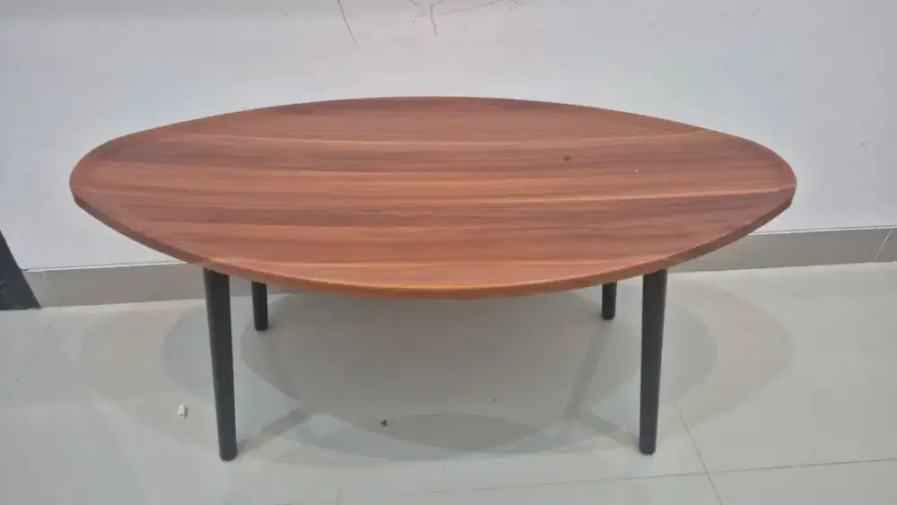 Meja ruang tamu