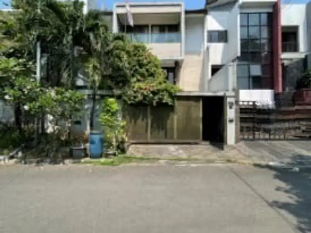 Dijual Rumah Asri Dengan Kolam Renang Di Pondok Pinang