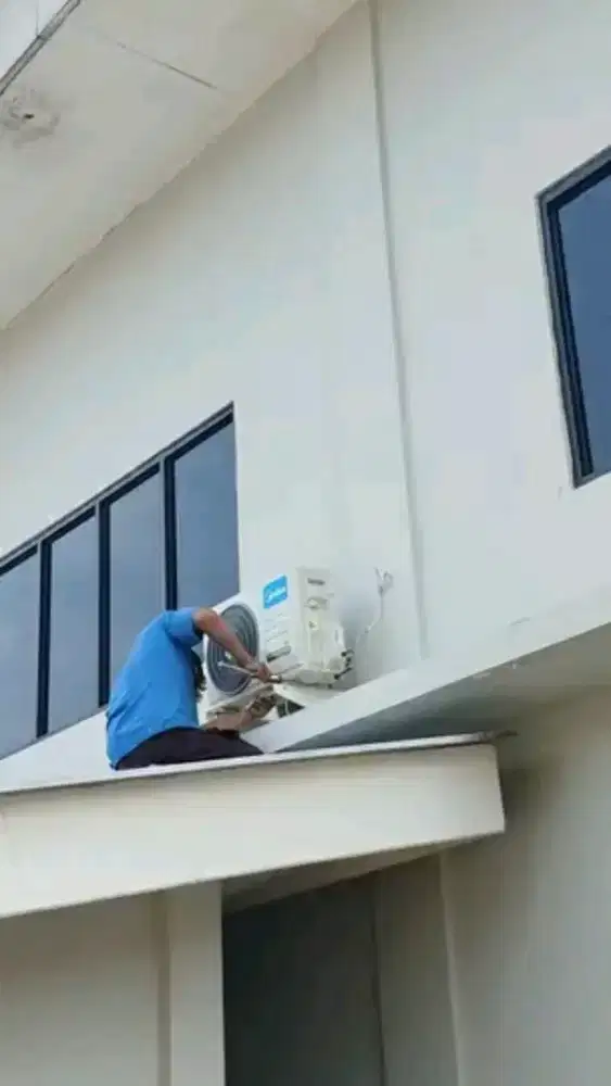 SERVICE AC & BONGKAR PASANG
