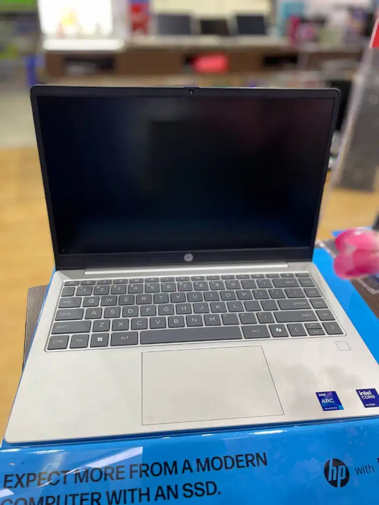 Laptop kantoran dan mahasiswa HP 14 EP1188TU Intel Core Ultra 5