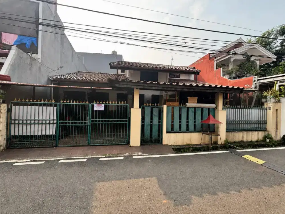 Rumah Komplek Kavling Cipayung, Lingkungan asri, 2 Lantai