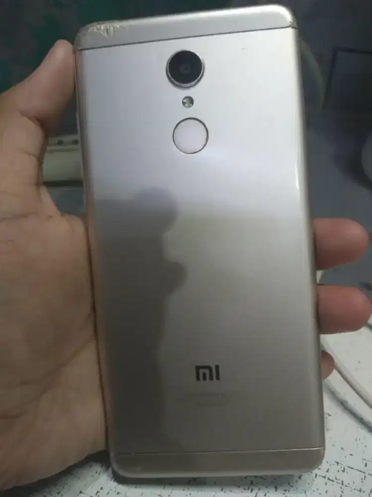 Hp batangan aja minus layar retak tapi masih bisa disentuh dan halus
