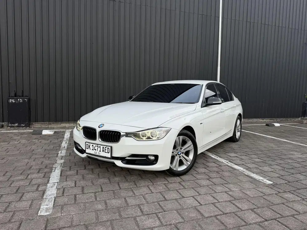 CASH - BMW 320i Sport Line F30