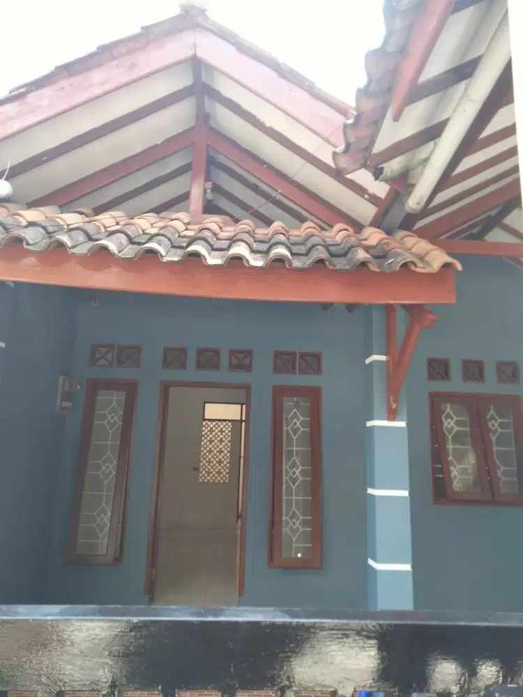 DIKONTRAKKAN RUMAH ASRI DAN NYAMAN RP 10 JUTA PER 6 BULAN DEKAT MASJID