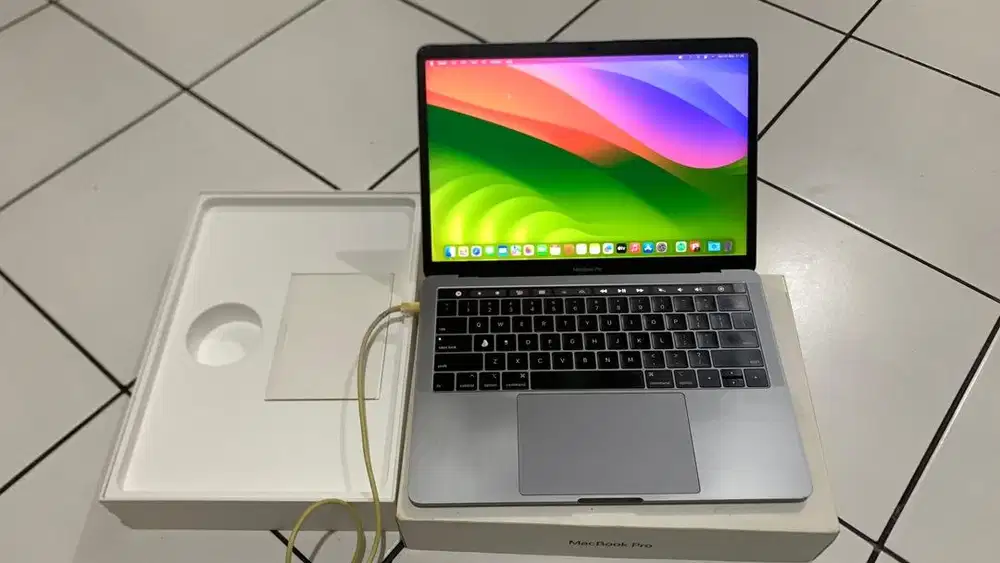 MacBook Pro 2018 i5 8/256GN touchbar