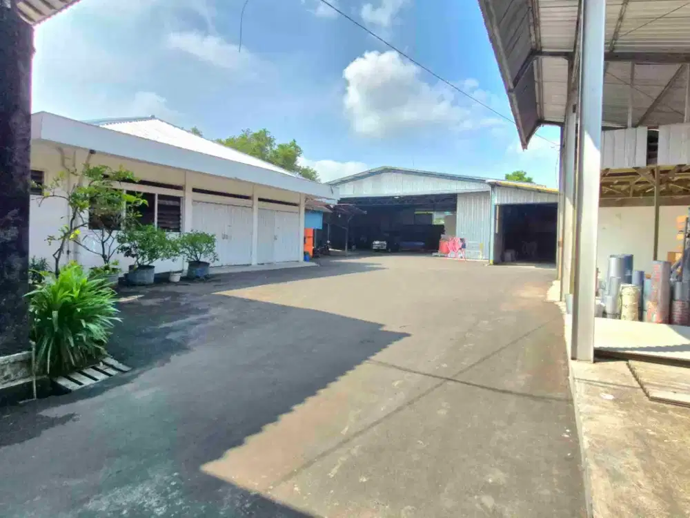 Ruang Usaha Aktif dan Gudang plus Rumah Mewah Sangat Strategis