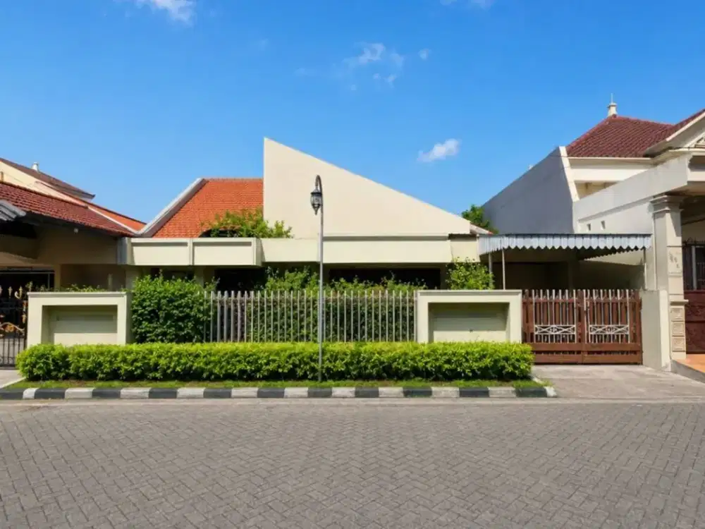 DISEWAKAN RUMAH MANYAR KERTOARJO