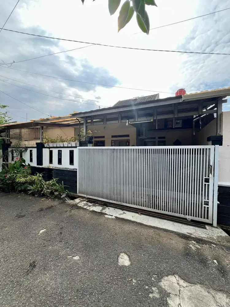 Rumah Siap Huni 3 KT 2 KM LT 100m2 Carport Bebas Banjir Harga Nego