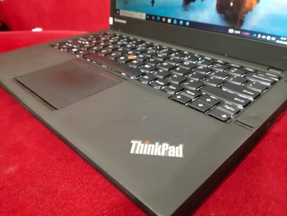 Thinkpad x240 backlit keyboard core i5 RAM 8 SSD 128