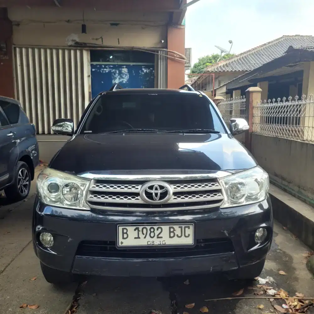 Fortuner G lux 2010